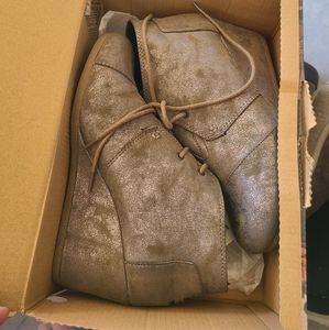 Like New Gunmetal Toms Wedges